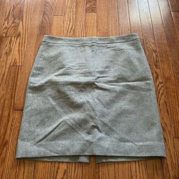J. Crew Dresses & Skirts - J. Crew Light Gray The Pencil Skirt Wool Women’s Sz 14